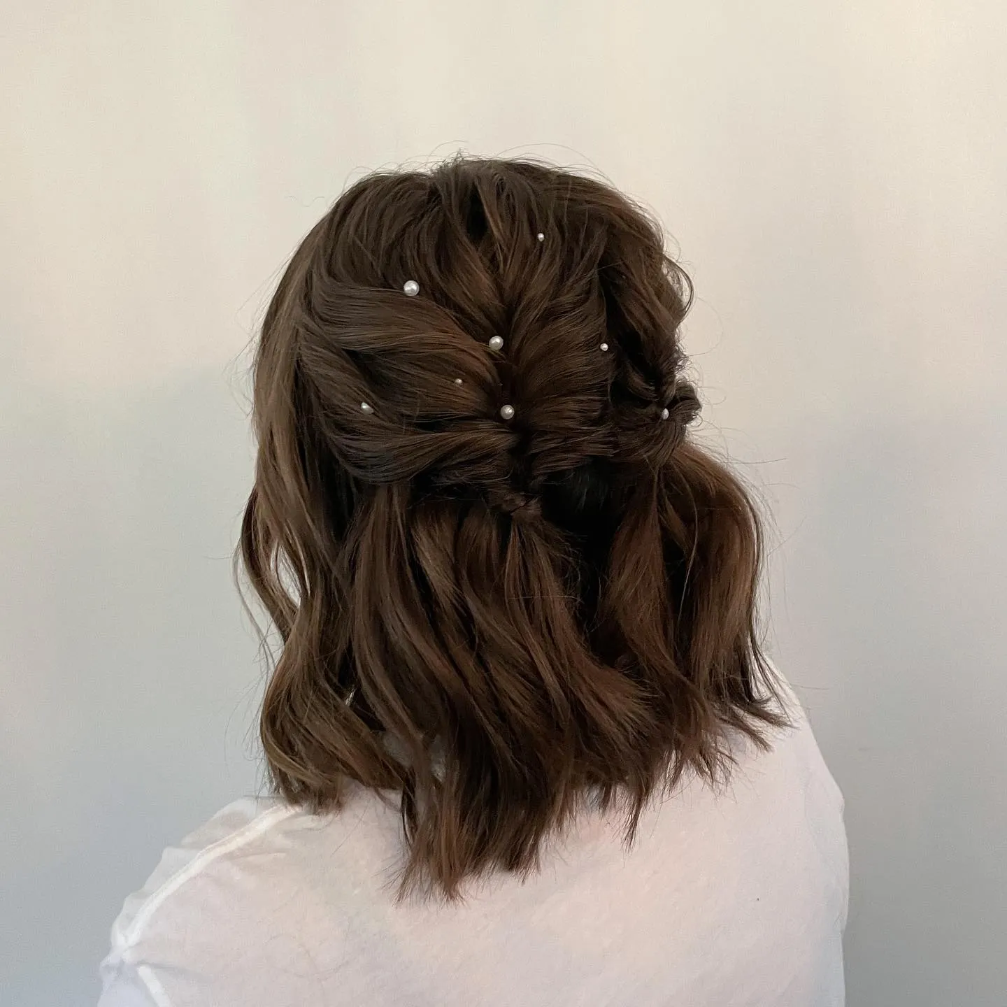 Delicate Pearl Knot