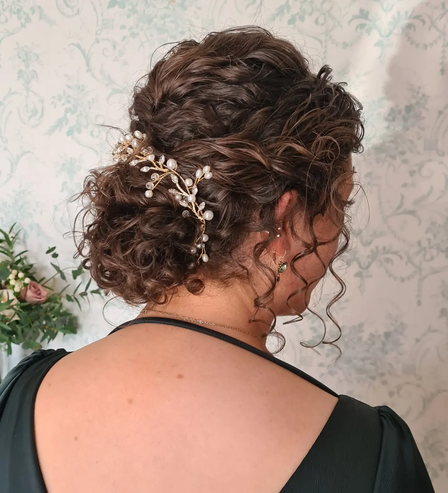 Golden Branch Curly Chignon