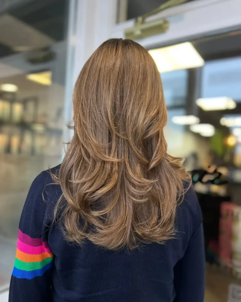 Lightweight Flowy Layered Cut