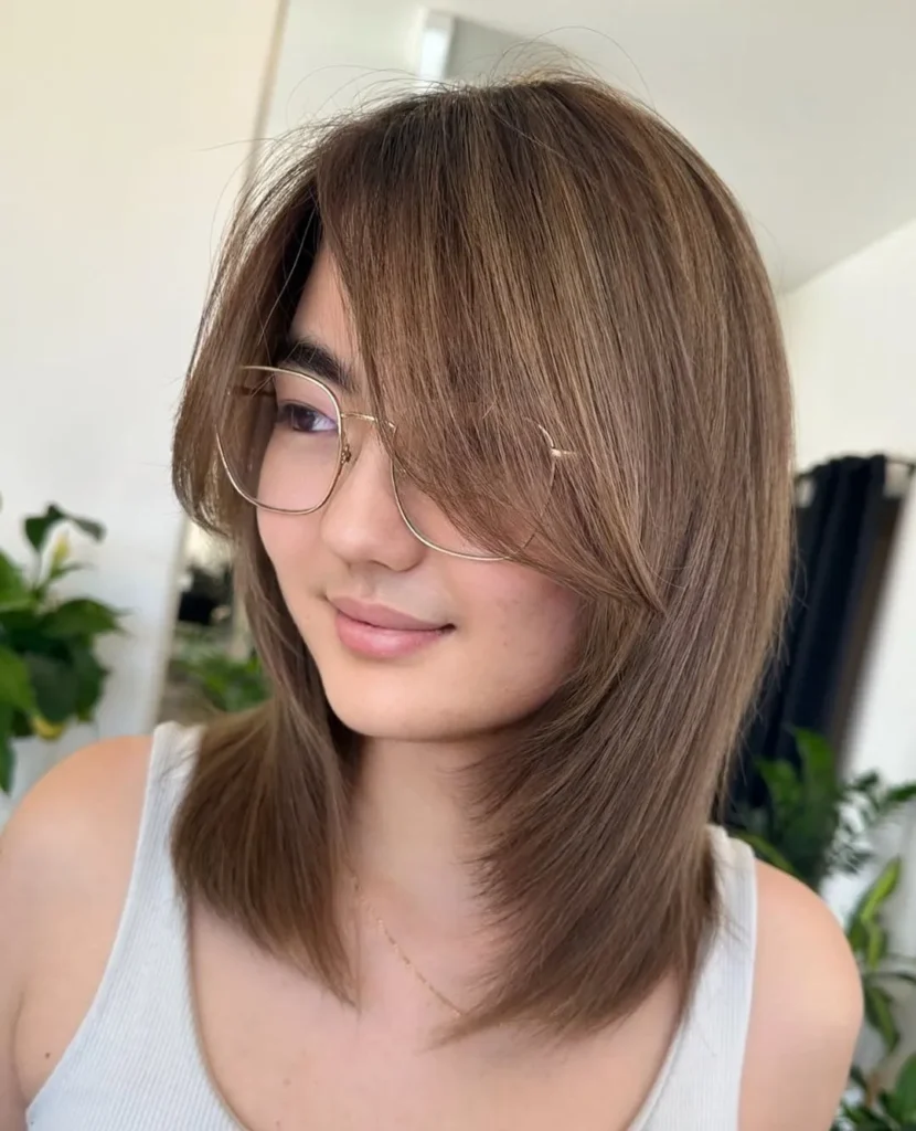 Long angled side bangs