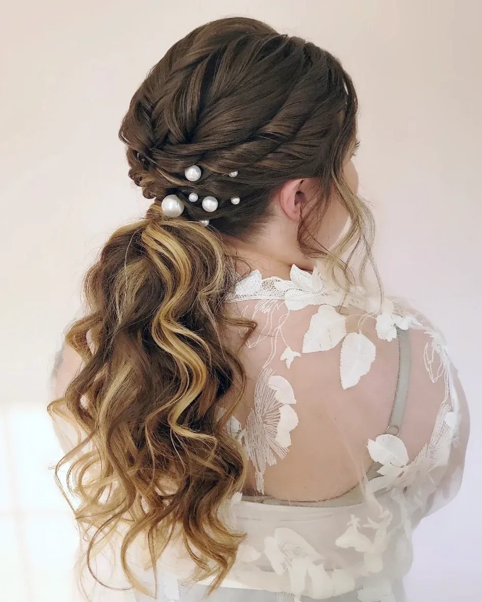 Pearl Adorned Twisted Waves