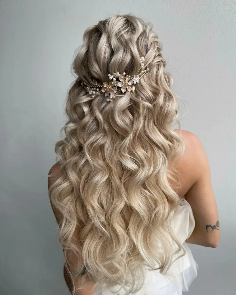 Pearl Clip Wavy Glam