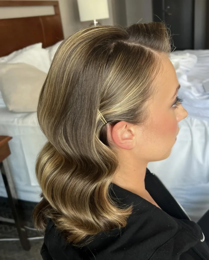 Pinned Wave Tuck Look