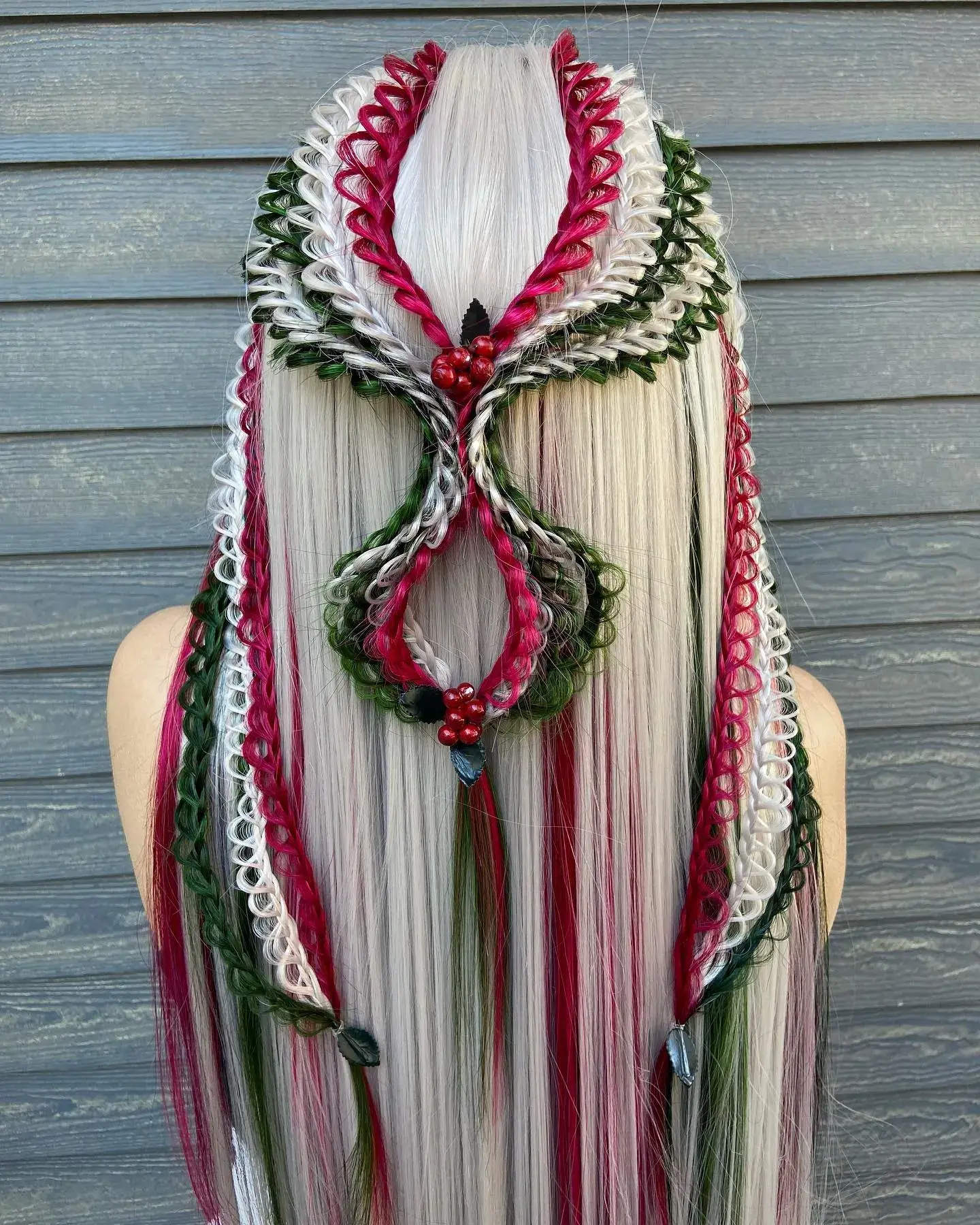 Red Green Loop Braid Design