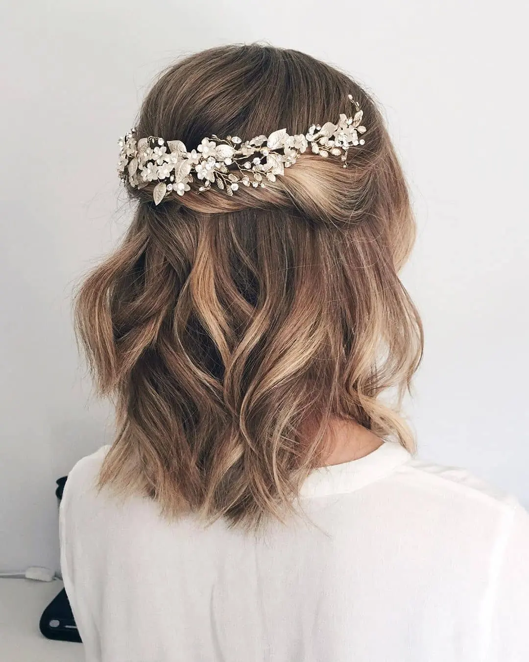 Snowy Blossom Crown Waves