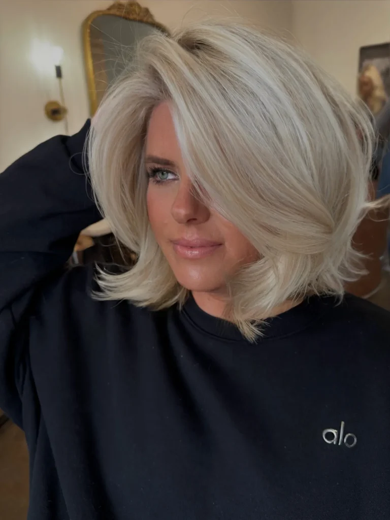 Voluminous Flipped Layered Bob