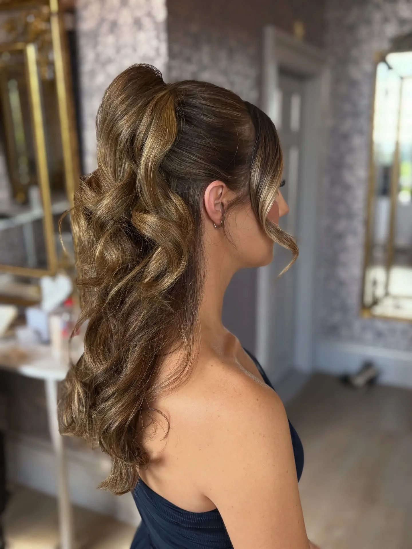 Voluminous Side Pony